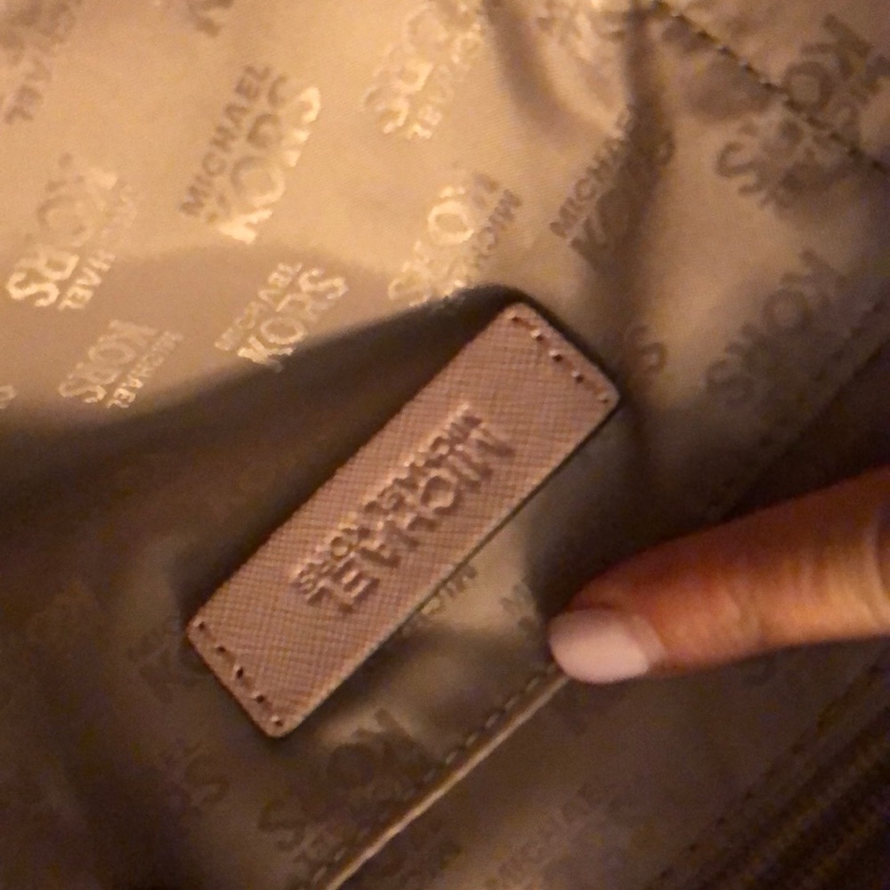 Michael Kors Baby Pink Jet Set - Picture 5 of 5